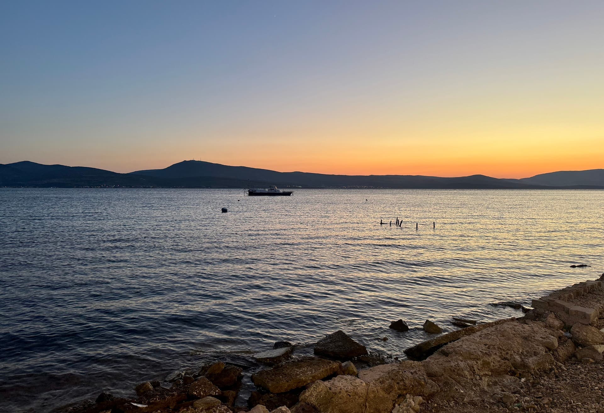 Urla kıyısında gün batımı