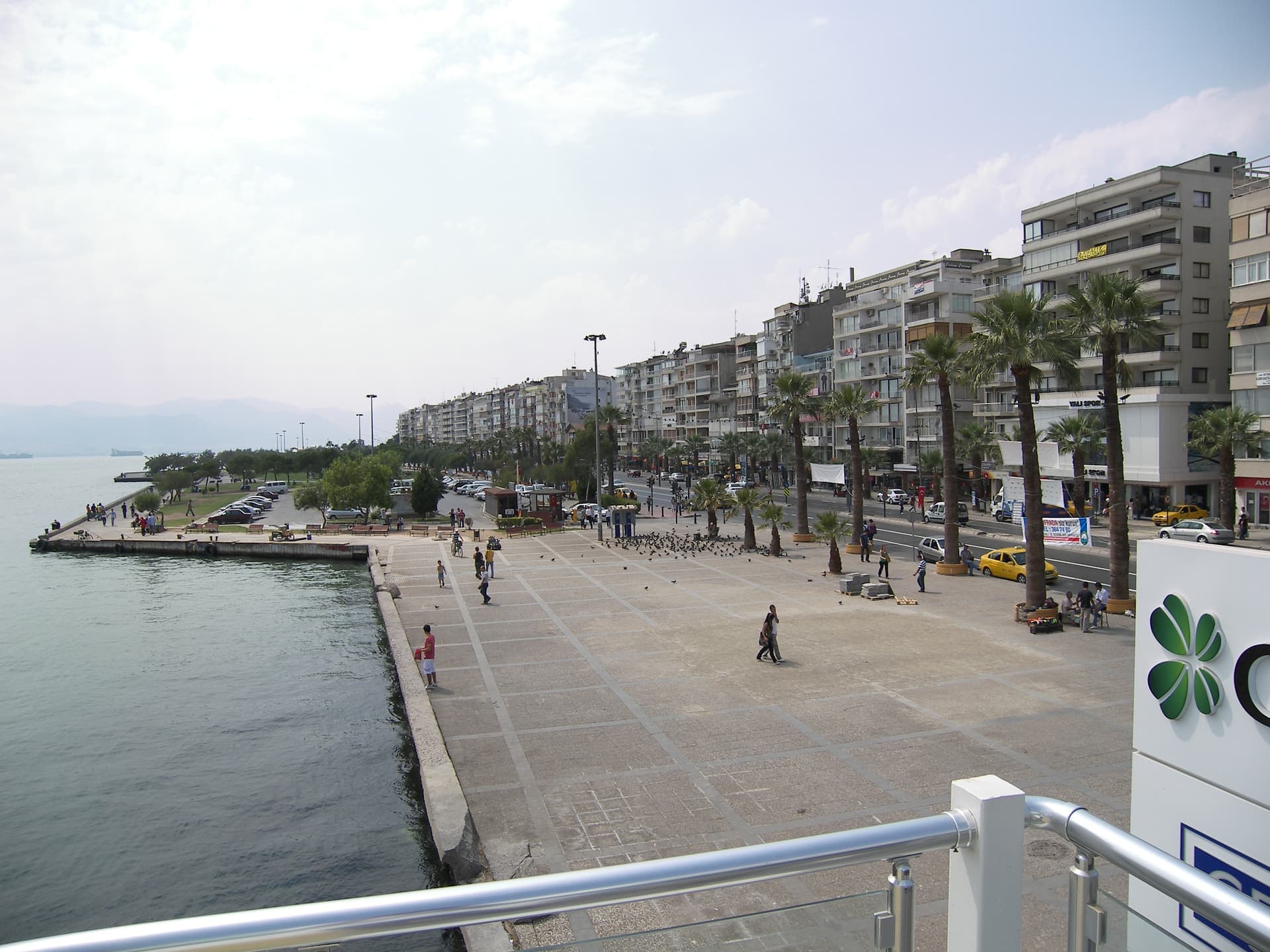 Karşıyaka sahil yolu
