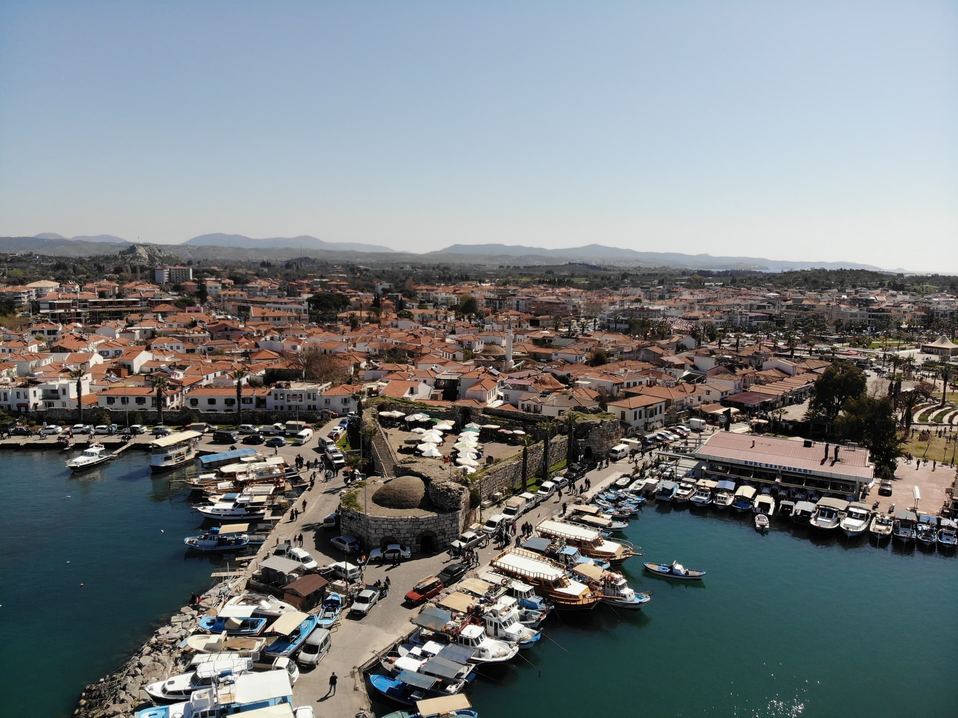 Sığacık kalesi ve marina, havadan